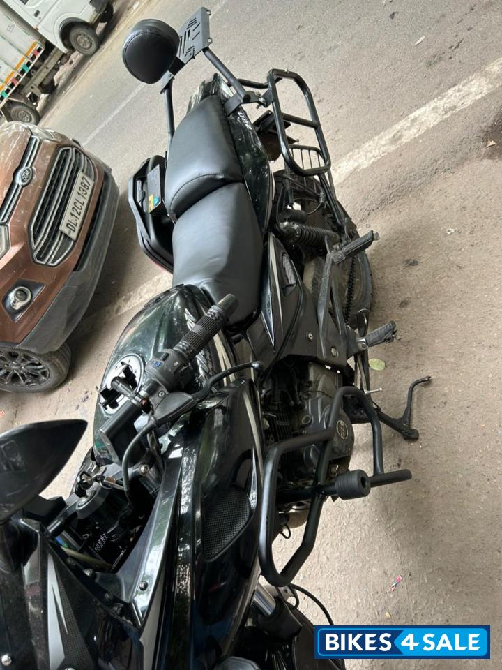 Black Bajaj Pulsar 220F