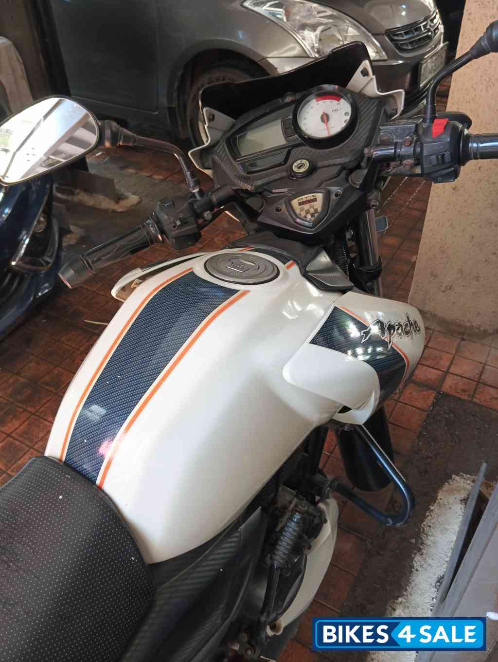 White And Black TVS Apache RTR 160