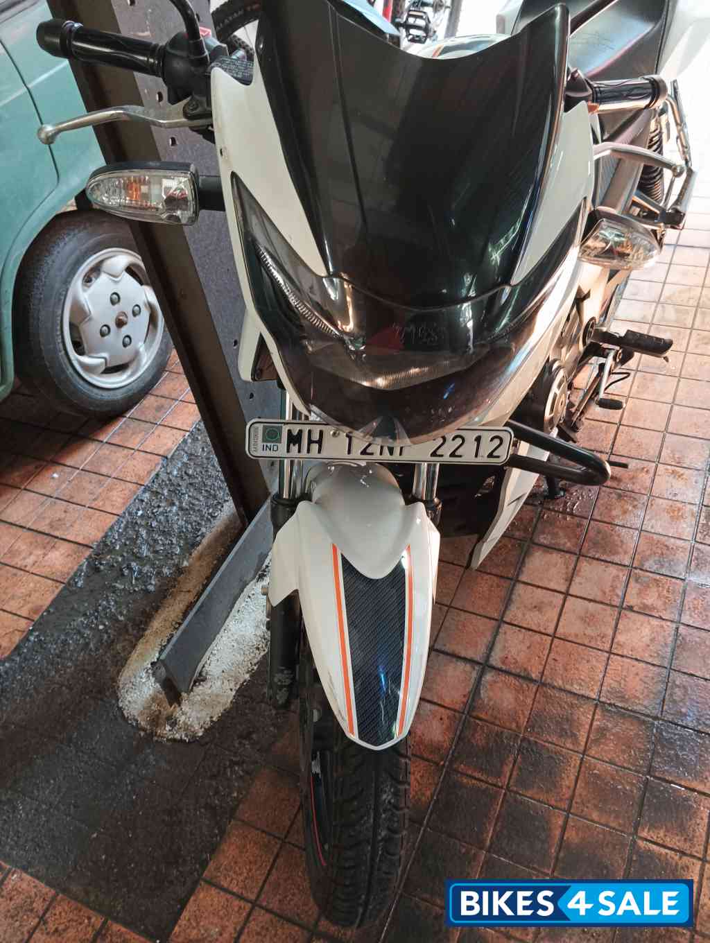 White And Black TVS Apache RTR 160