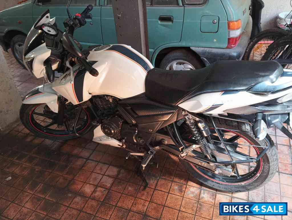 White And Black TVS Apache RTR 160