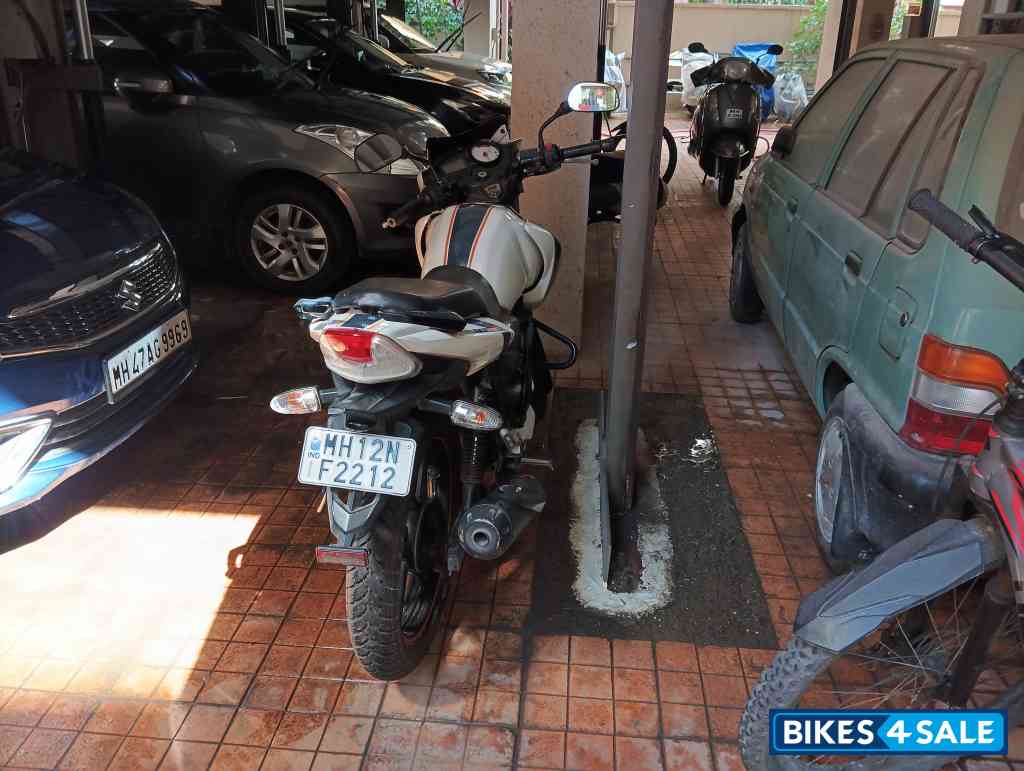 White And Black TVS Apache RTR 160
