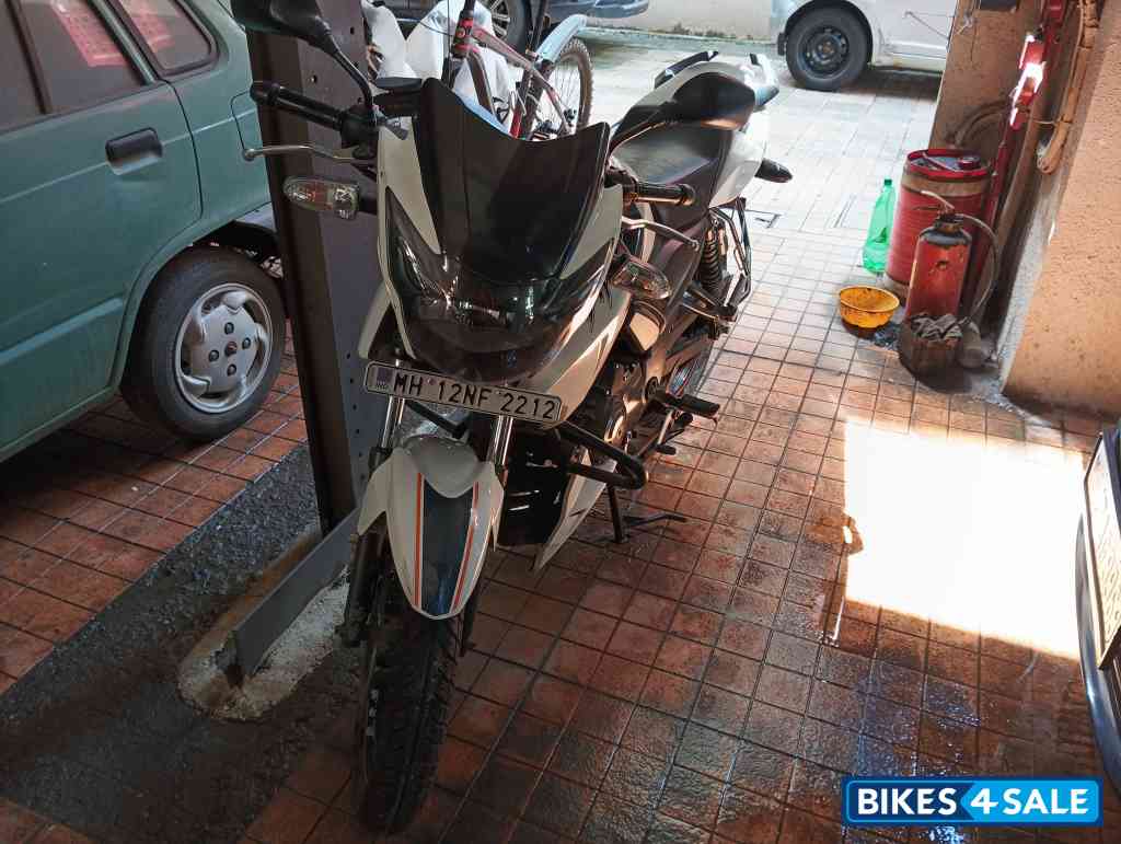 White And Black TVS Apache RTR 160