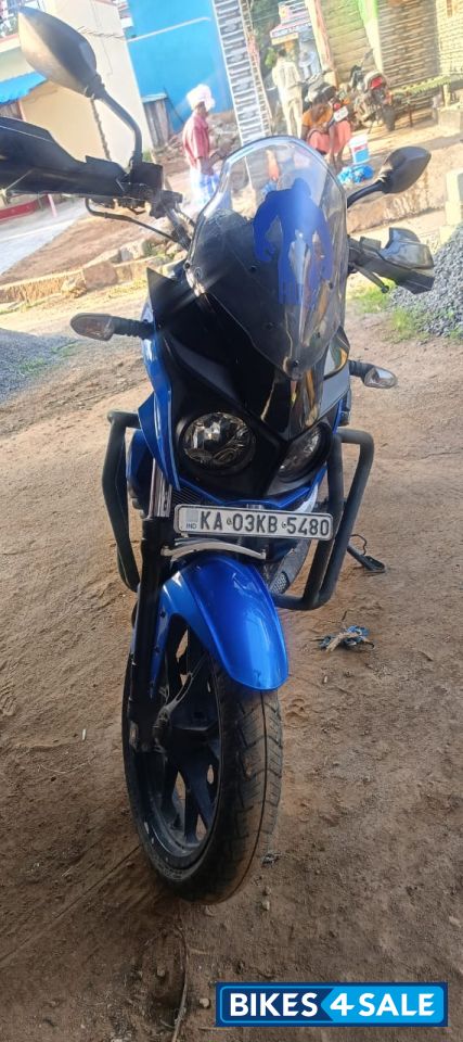 Mahindra Mojo 300 ABS BS6