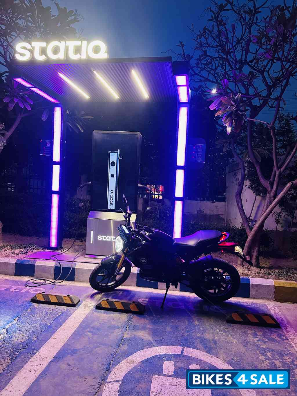 Revolt RV400 Stealth Black Limited Edition