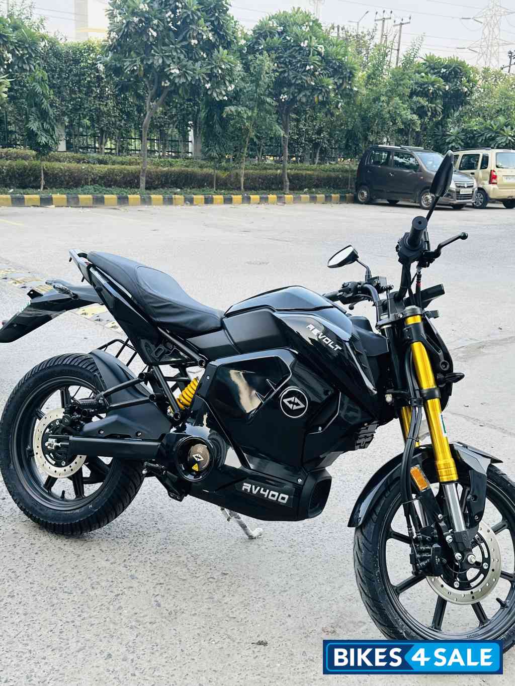 Revolt RV400 Stealth Black Limited Edition