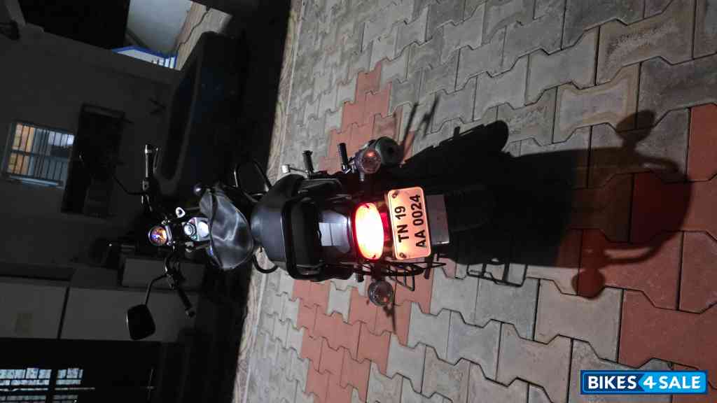 Black Bajaj Avenger Street 220