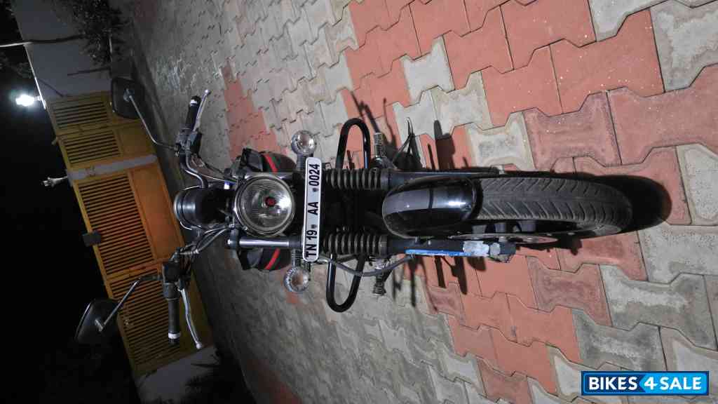 Black Bajaj Avenger Street 220