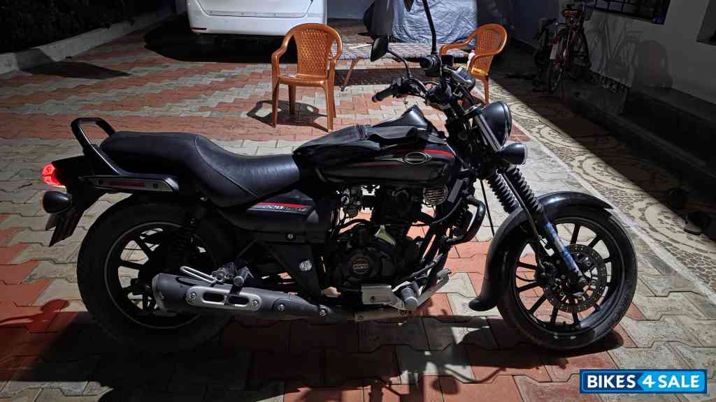 Black Bajaj Avenger Street 220