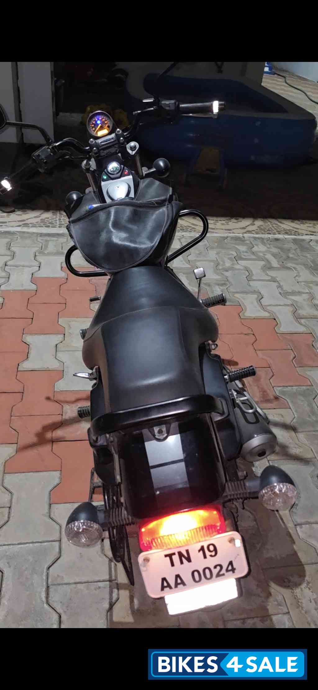Black Bajaj Avenger Street 220