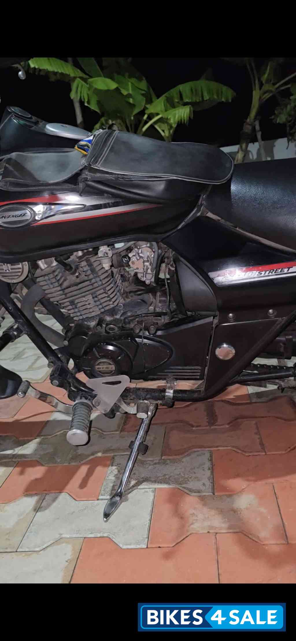 Black Bajaj Avenger Street 220