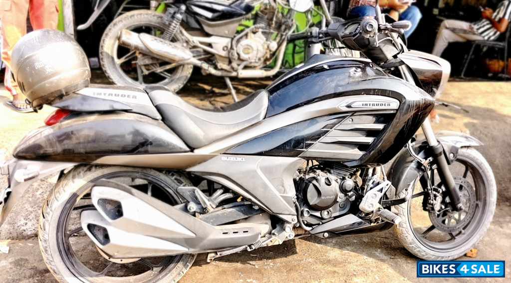 Black Suzuki Intruder 150