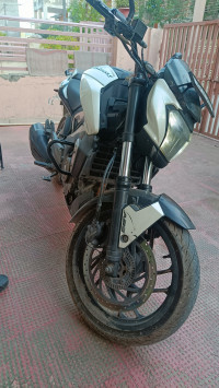 White Bajaj Dominar 400 Disc