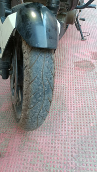 White Bajaj Dominar 400 Disc