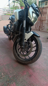 White Bajaj Dominar 400 Disc