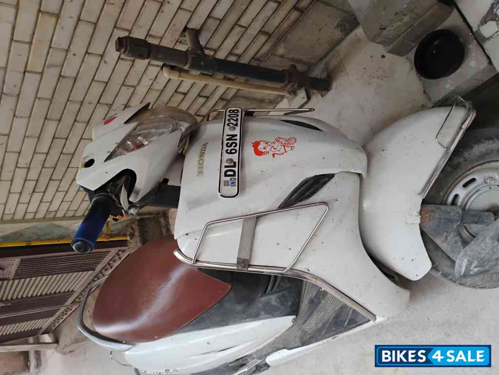 Pearl Amazing White Honda Activa 3G