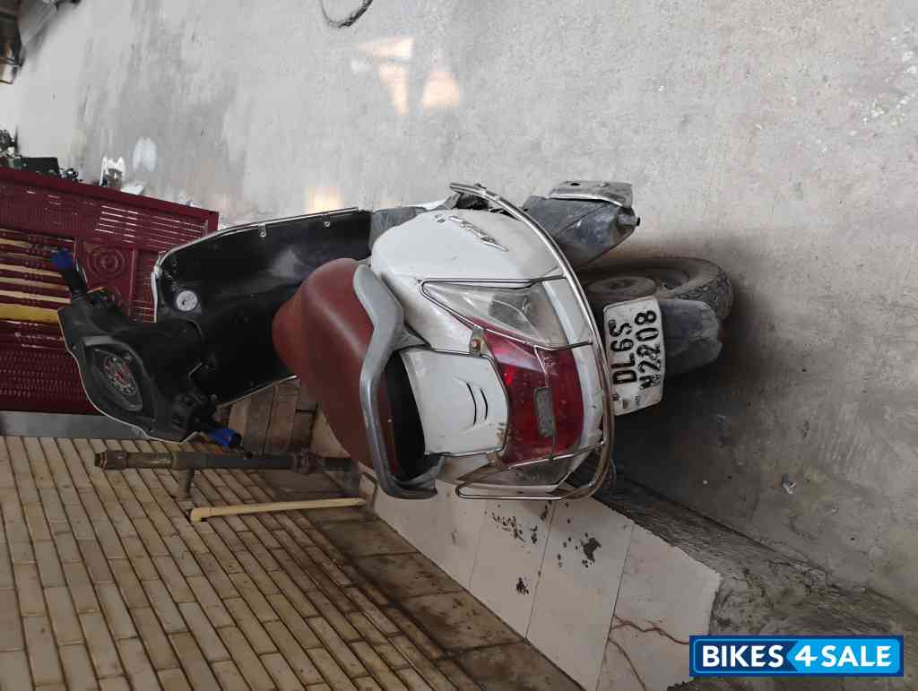 Pearl Amazing White Honda Activa 3G Pearl Amazing White Honda Activa 3G