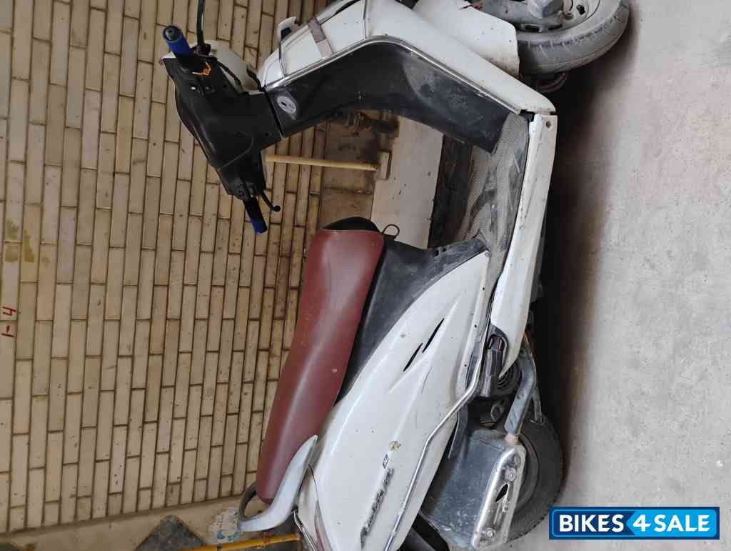 Pearl Amazing White Honda Activa 3G Pearl Amazing White Honda Activa 3G