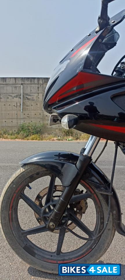 Bajaj Pulsar 220F Bajaj Pulsar 220F