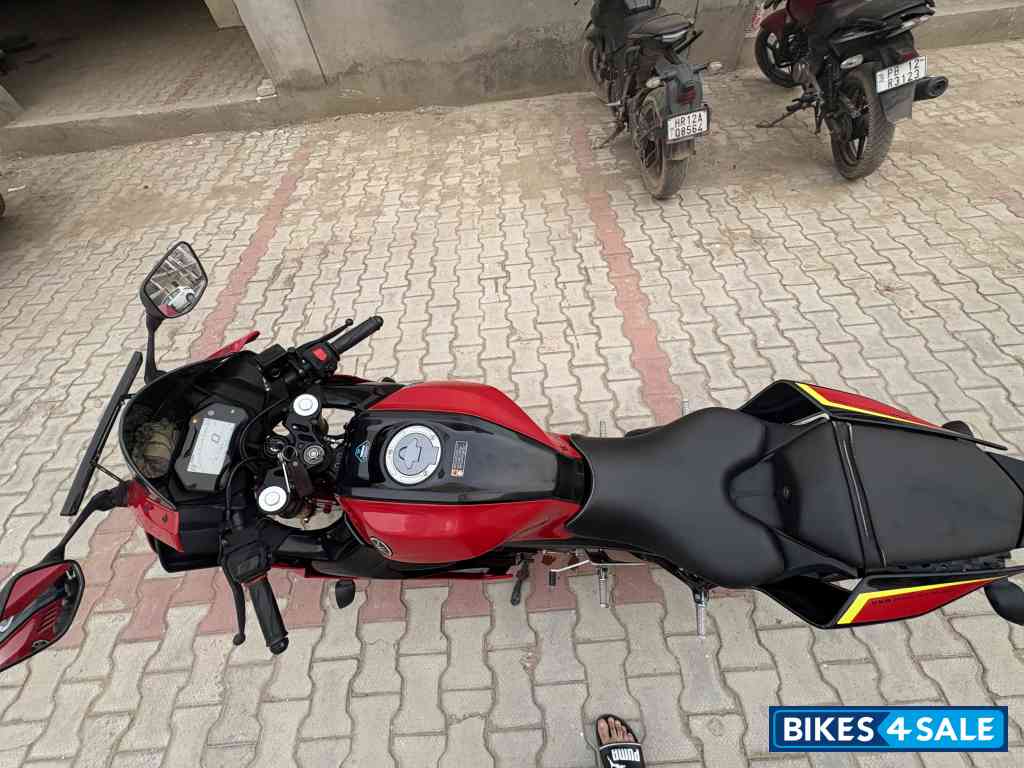 Yamaha R15 V4