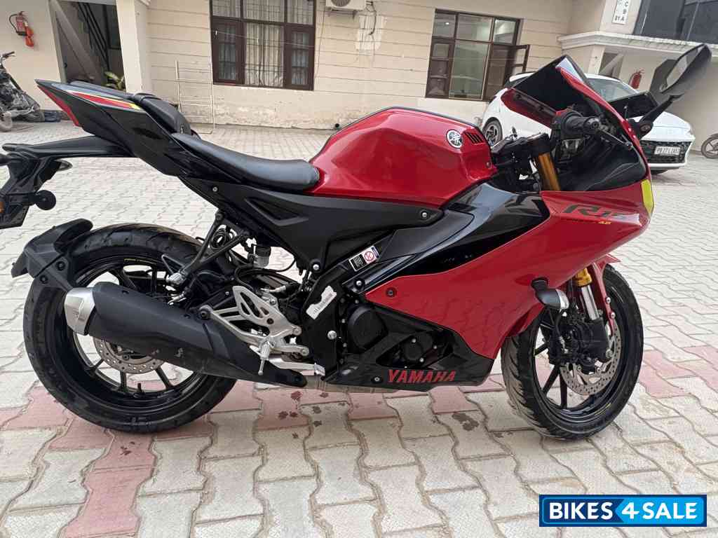 Yamaha R15 V4