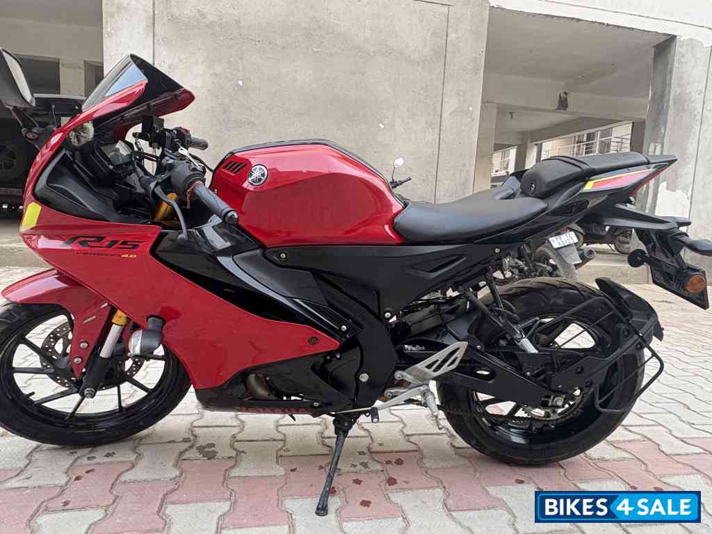 Yamaha R15 V4