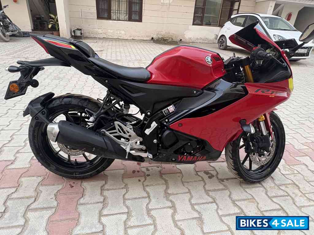 Yamaha R15 V4