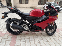 Yamaha R15 V4