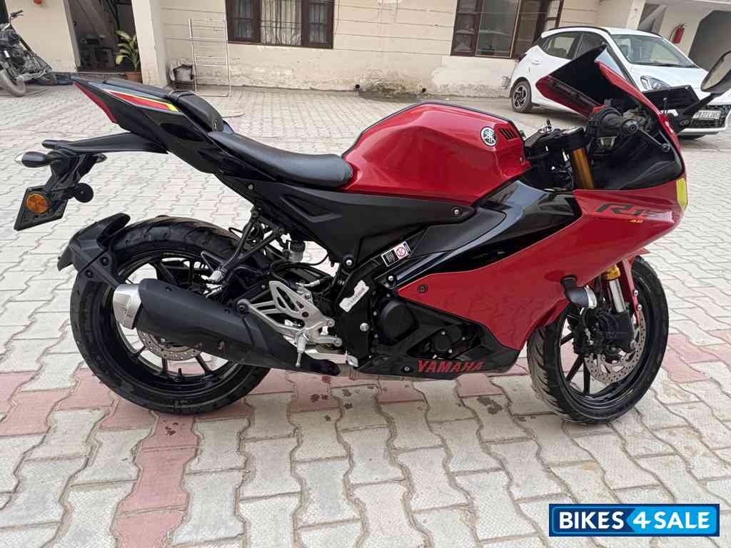 Yamaha R15 V4