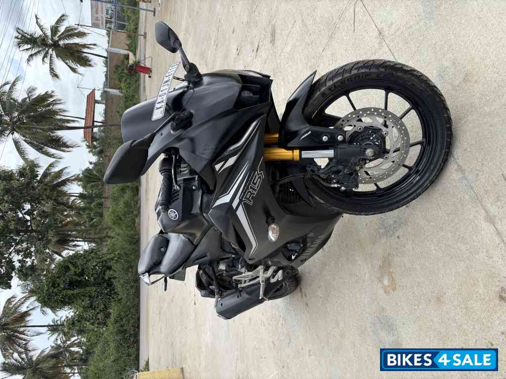 Black Yamaha R15 V4