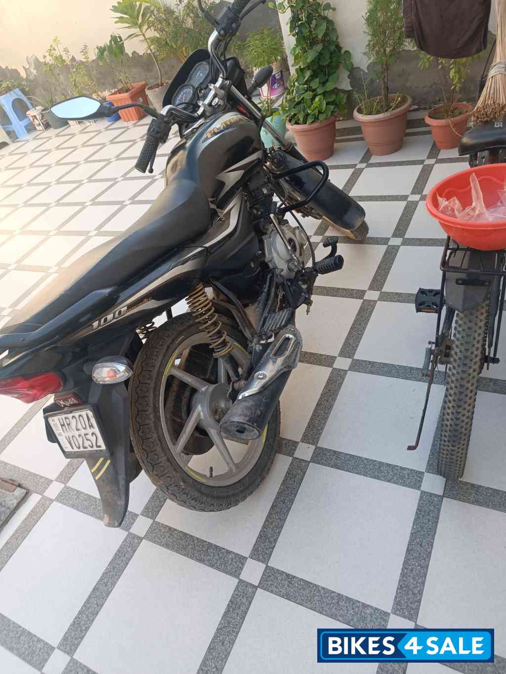 Black Bajaj Platina 100 ES BS6