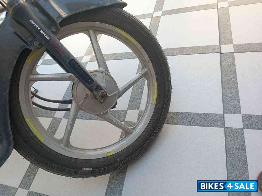 Black Bajaj Platina 100 ES BS6