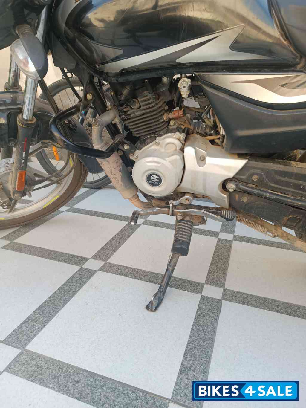 Black Bajaj Platina 100 ES BS6