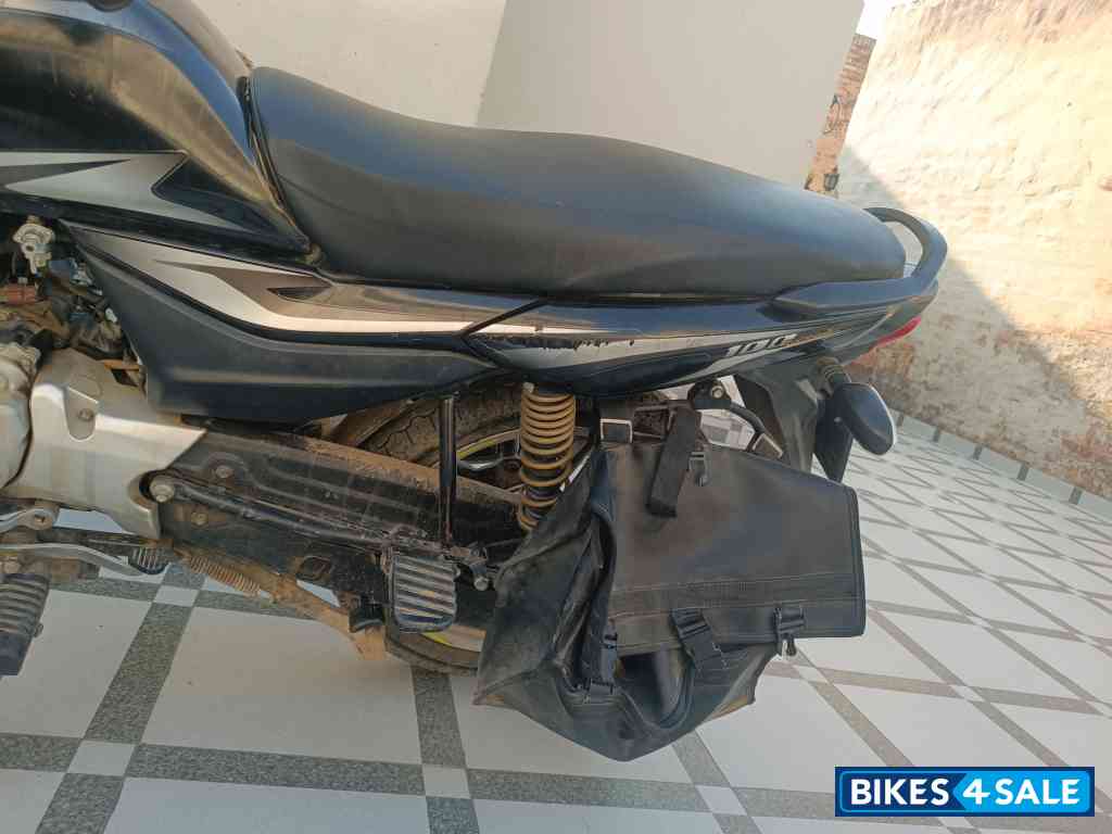 Black Bajaj Platina 100 ES BS6