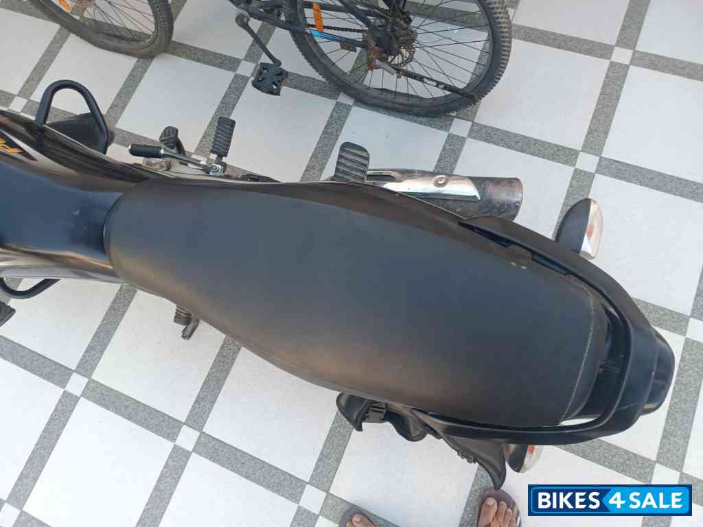 Black Bajaj Platina 100 ES BS6