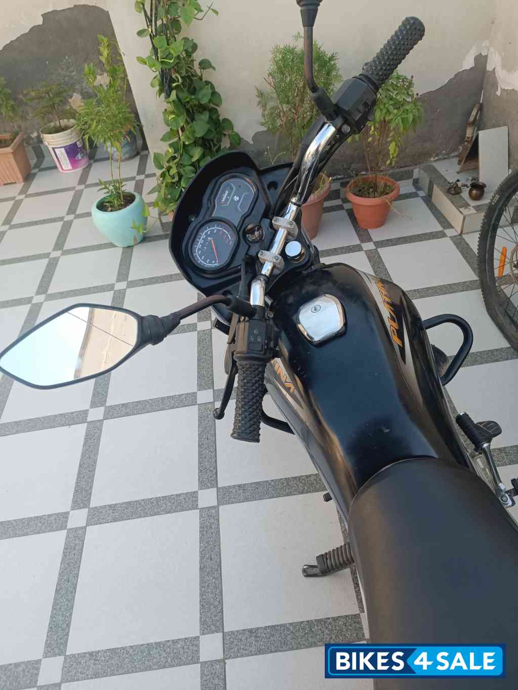 Black Bajaj Platina 100 ES BS6