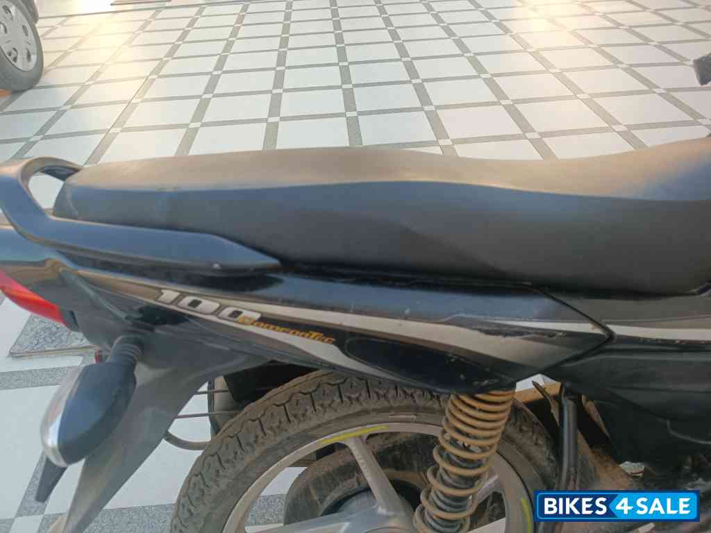 Black Bajaj Platina 100 ES BS6