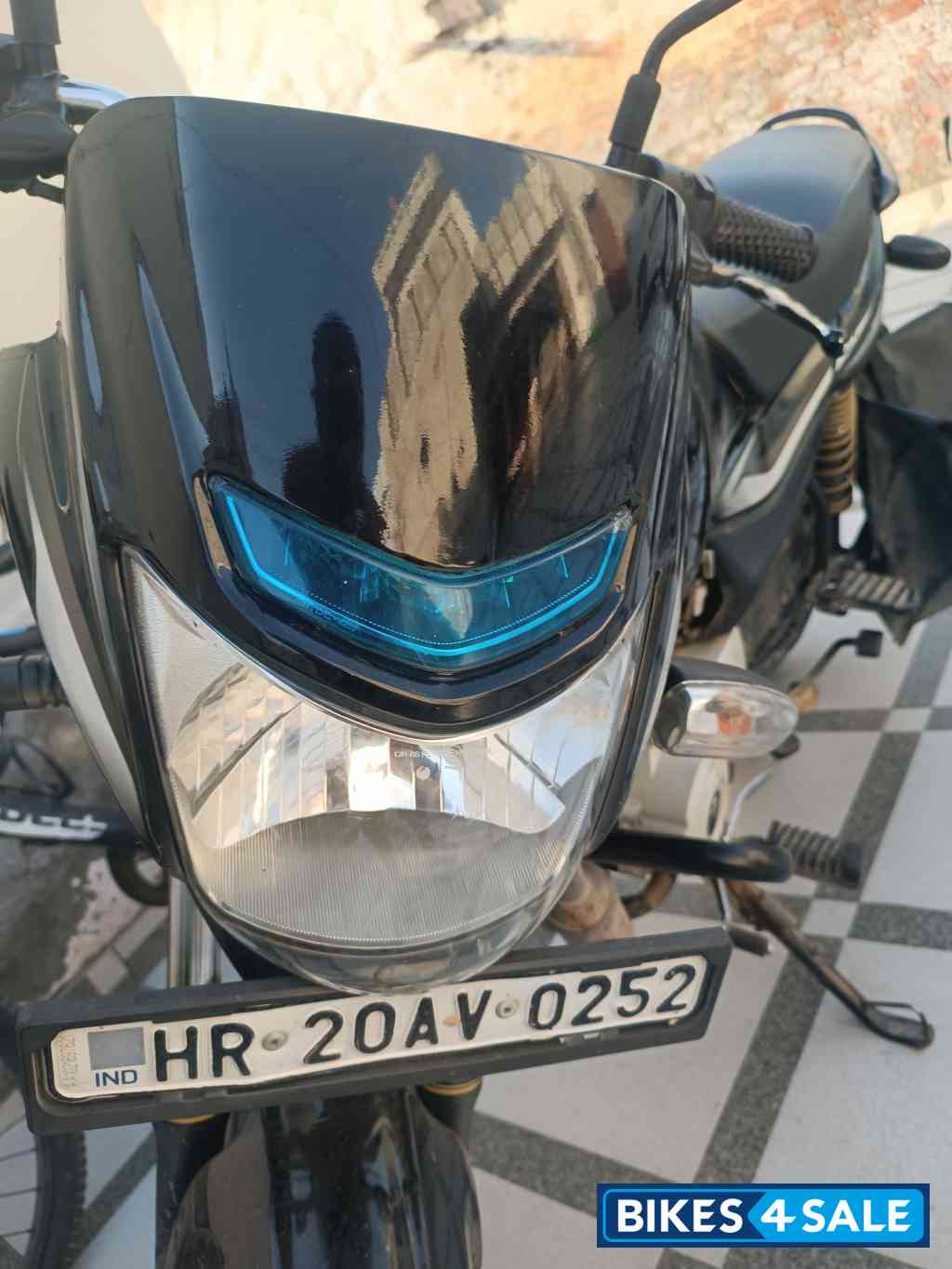 Black Bajaj Platina 100 ES BS6