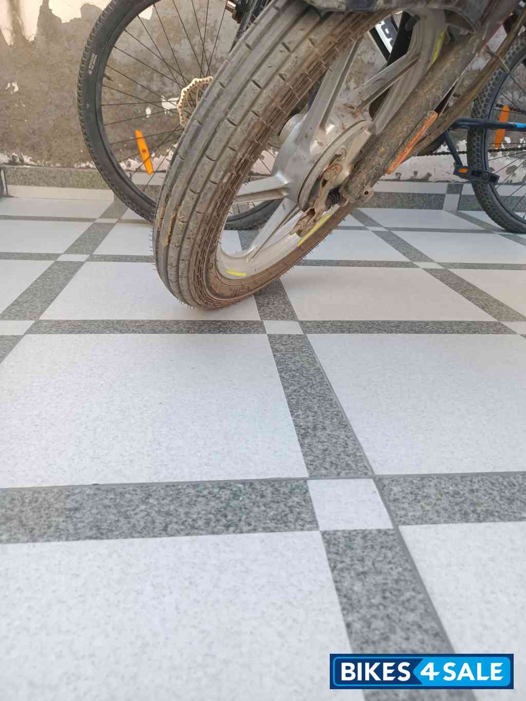 Black Bajaj Platina 100 ES BS6