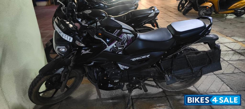 Black TVS Raider 125 Marvel Super Squad Edition Black TVS Raider 125 Marvel Super Squad Edition