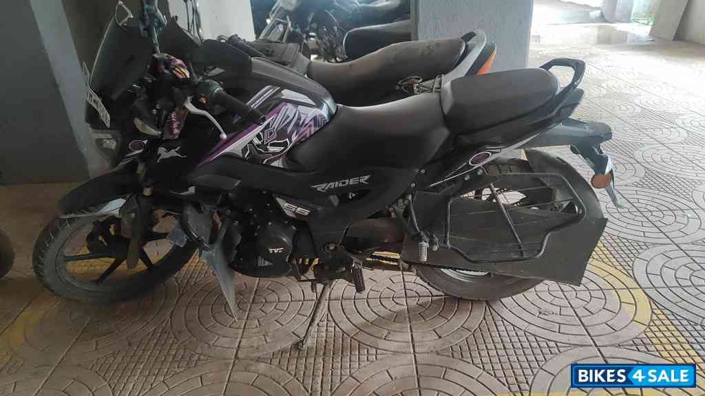 Black TVS Raider 125 Marvel Super Squad Edition Black TVS Raider 125 Marvel Super Squad Edition