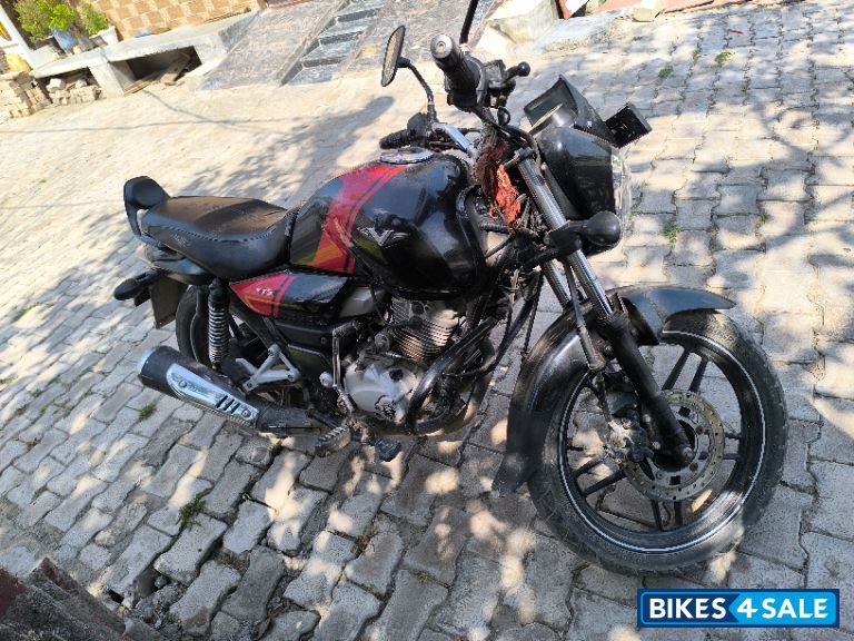 Bajaj V15