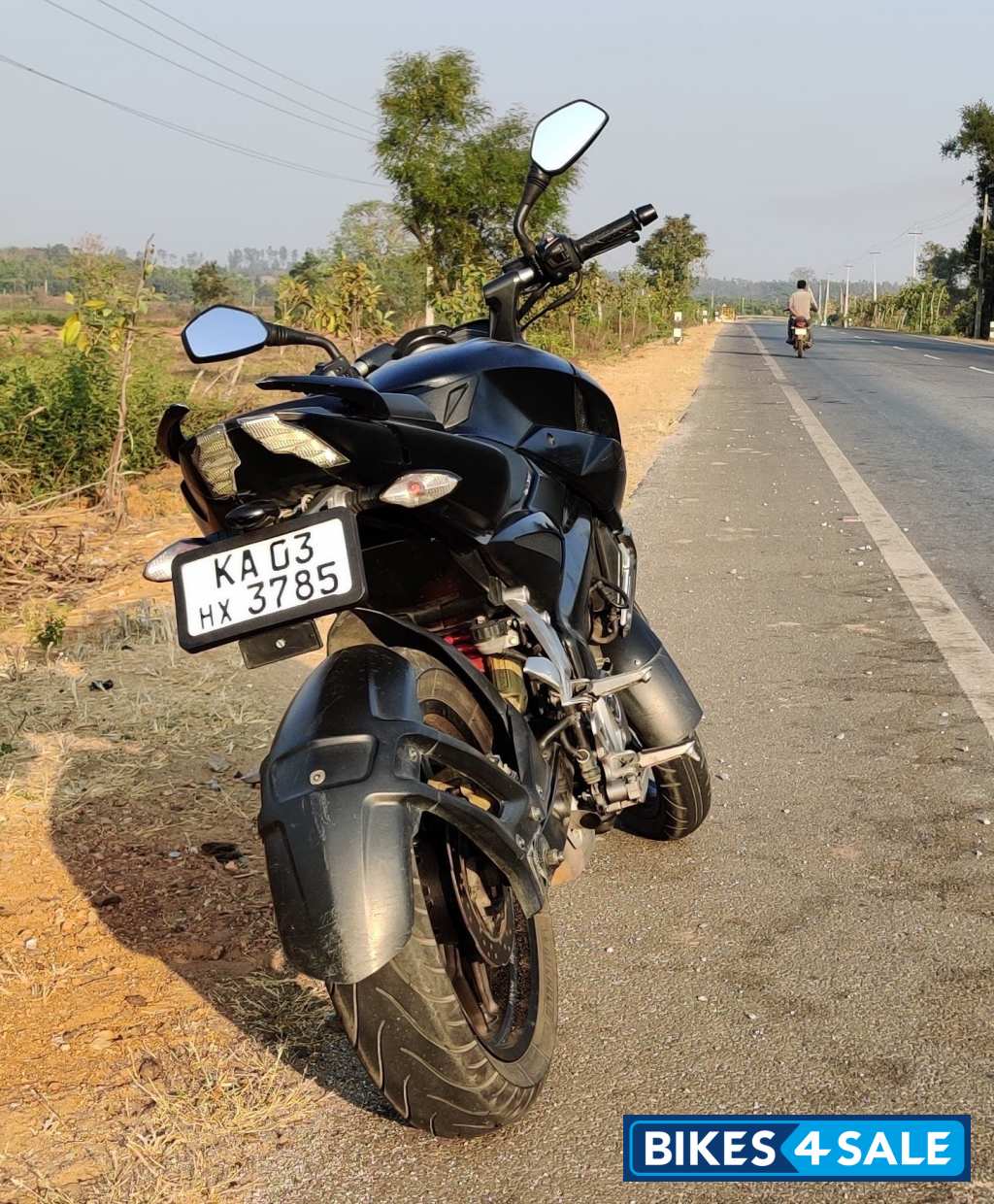 Black Bajaj Pulsar NS200