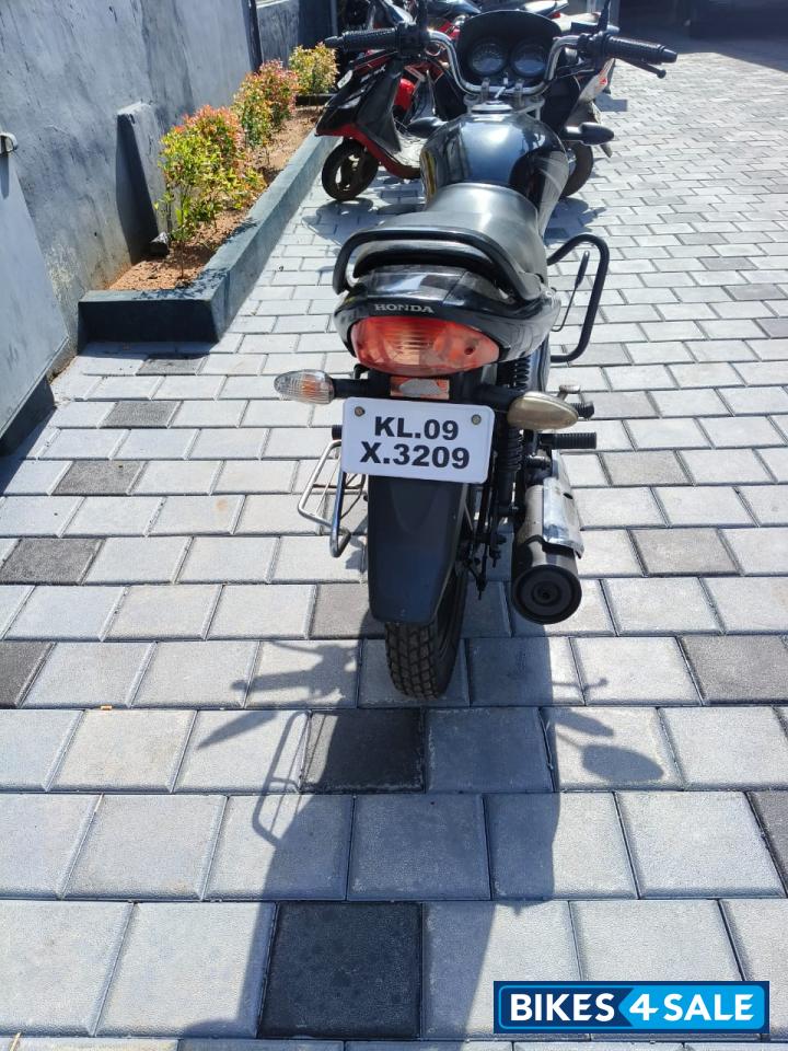 Black Honda Shine 125