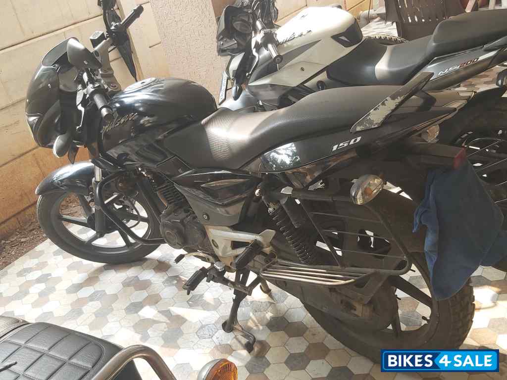 Black Bajaj Pulsar 150 DTSi Black Bajaj Pulsar 150 DTSi