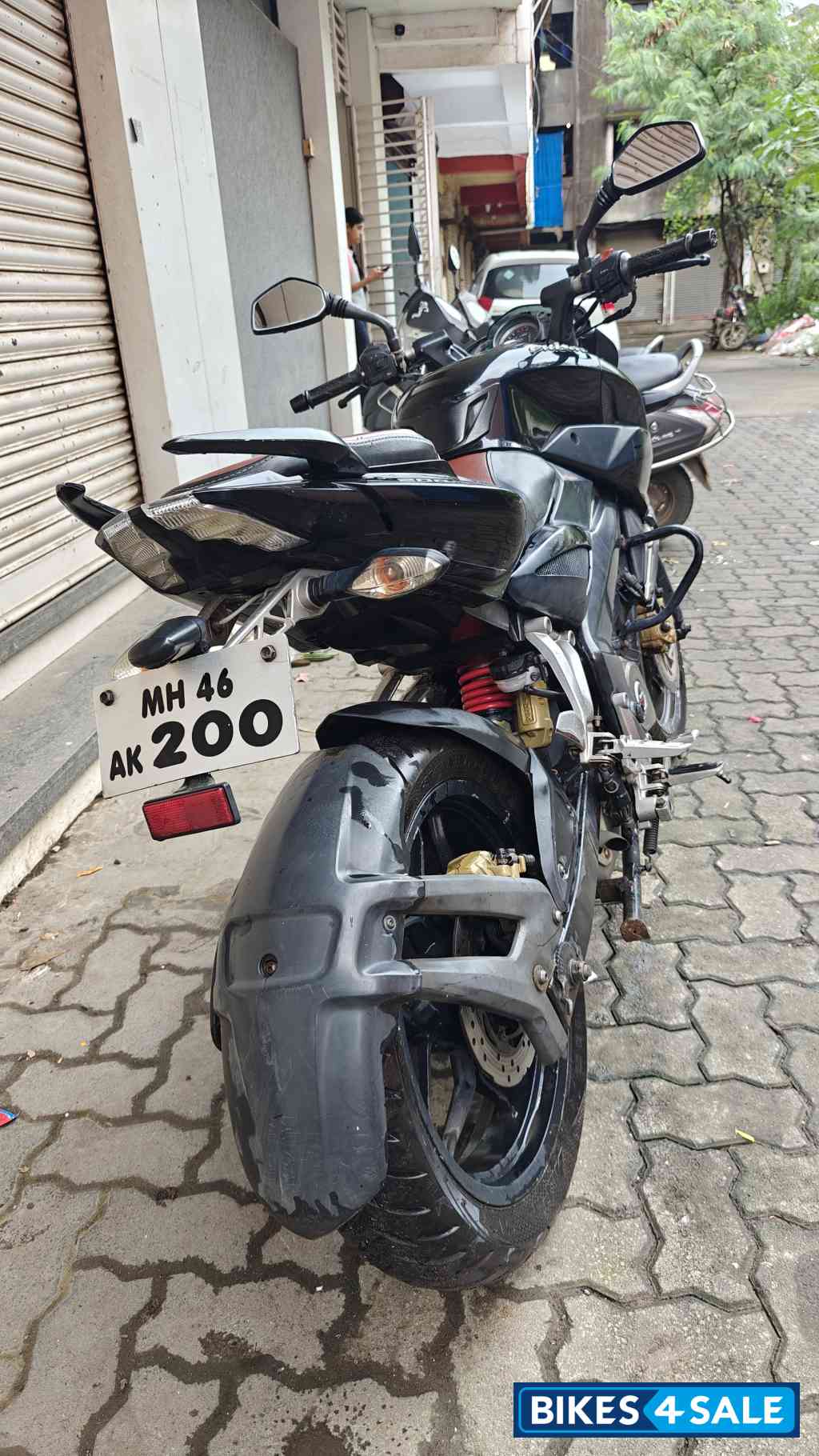 Black Bajaj Pulsar NS200