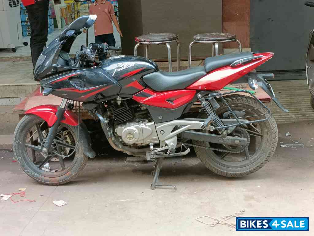 Bajaj Pulsar 220F