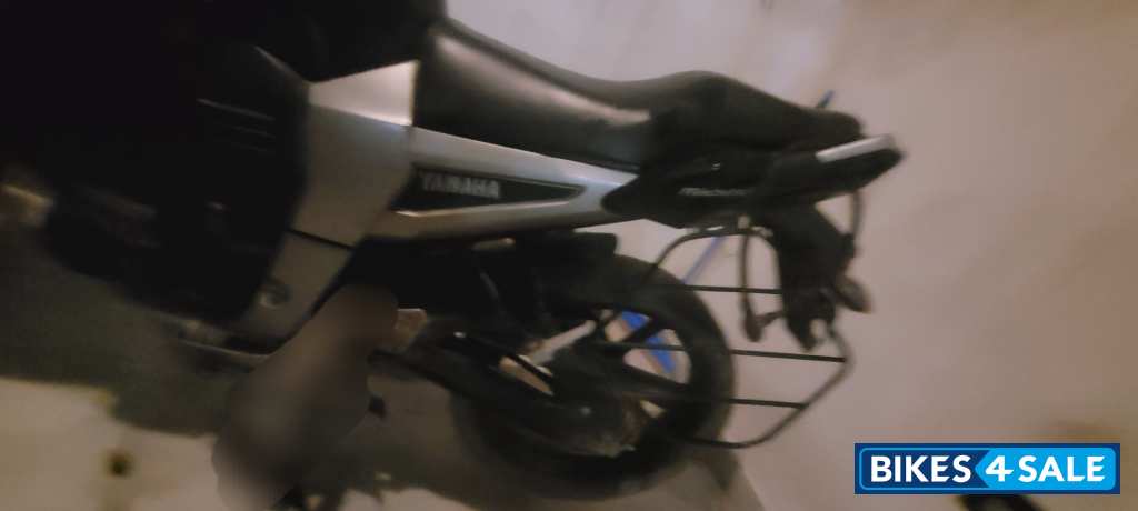 Black Yamaha FZ16