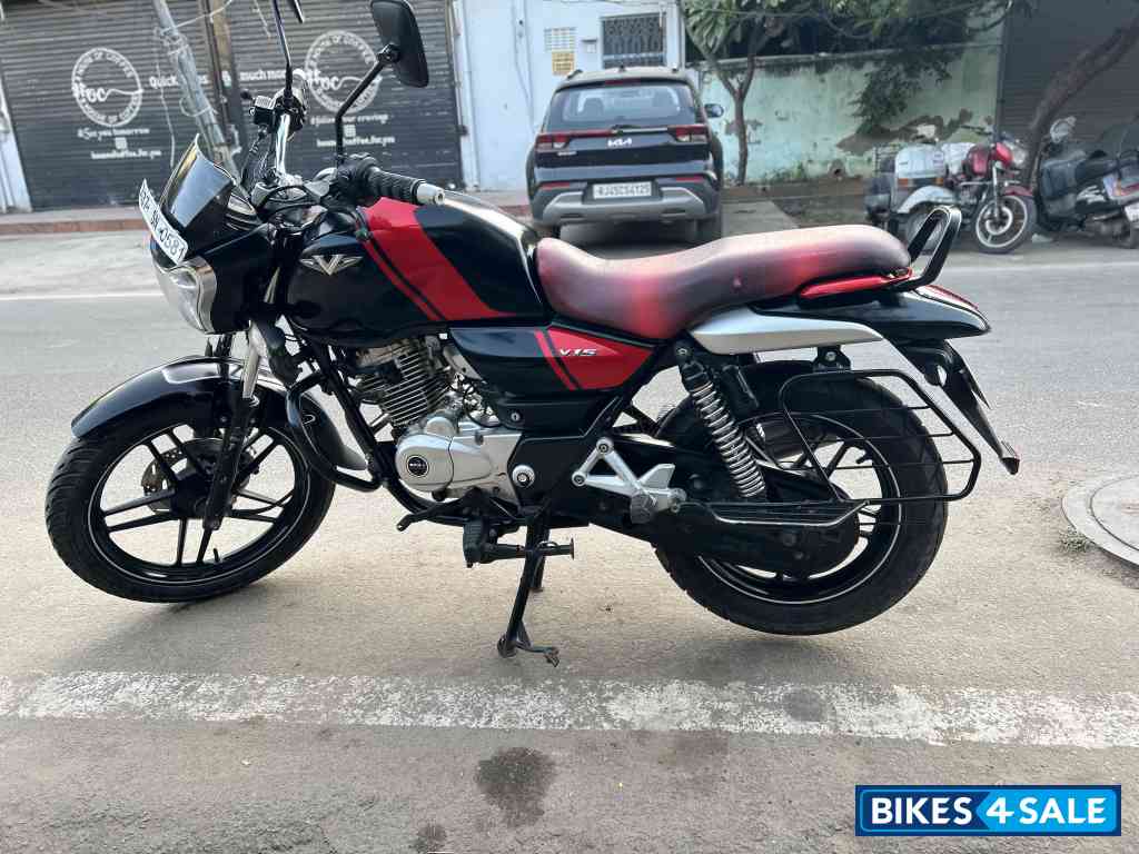 Bajaj V15