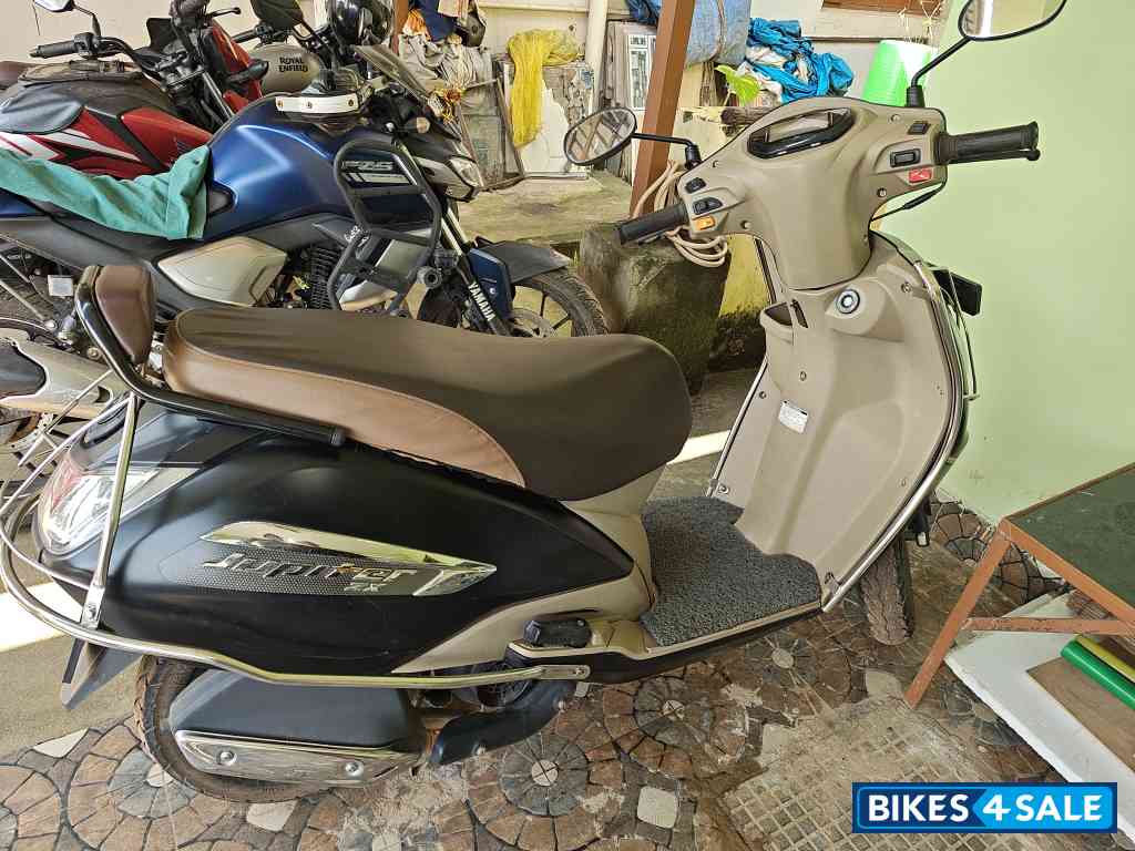 Black TVS Jupiter ZX SmartXonnect