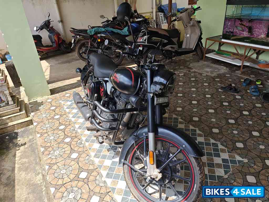 Stealth Black Royal Enfield Classic Stealth Black